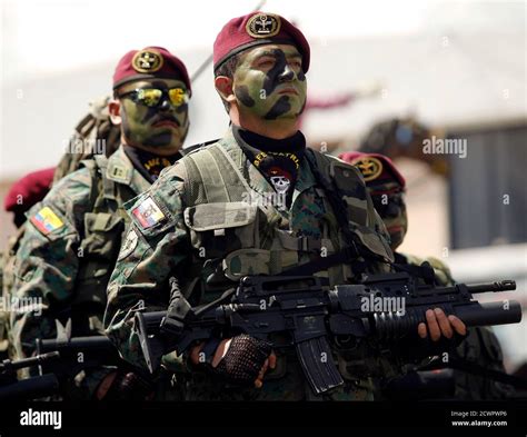 Independence day parade ecuador hi-res stock photography and images - Alamy