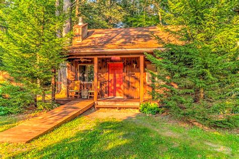 Cabin Rental | The Poconos, Pennsylvania | Glamping Hub