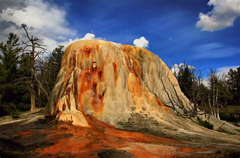 File:Orange Spring Mound in Yellowstone National Park 2.jpg - Wikipedia