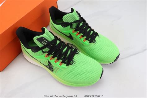 Nike Air Zoom Pegasus 39, Women's Fashion, Footwear, Sneakers on Carousell