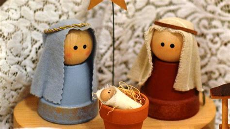 DIY : 10 idées de crèches de Noël faites maison | Crèche de noël fait ...