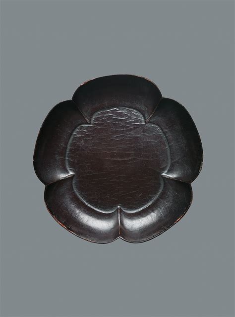 Black-Lacquer Five-Lobed Dish - Kaikodo Asian Art Gallery