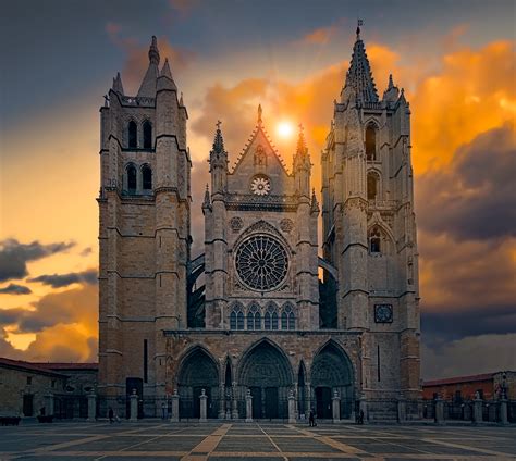 León Cathedral - Church in León - Thousand Wonders