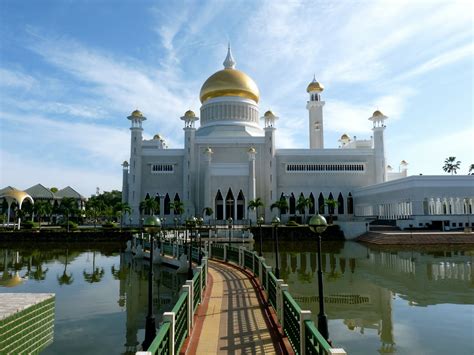 Brunei – Travel Guide and Travel Info | Tourist Destinations