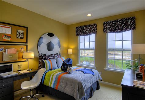 Kids Football Room Decor / Football Themed Bedroom Decor Boys Atmosphere Ideas Equestrian Hotels ...