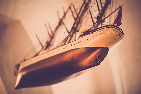 Brown and White Galleon Ship Table Decor · Free Stock Photo