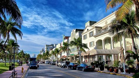 Ocean Drive | South Beach, Miami (taken on 15th St.) | Geoff Livingston | Flickr