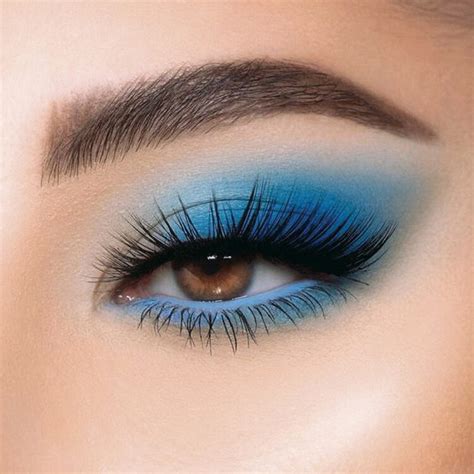 20+ Amazing Blue Eye Makeup Looks You Must Try - Vogue Folk