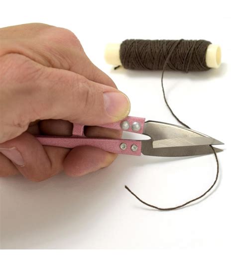 Thread Snips Japanese-Style. Modeling, Sewing and Embroidery