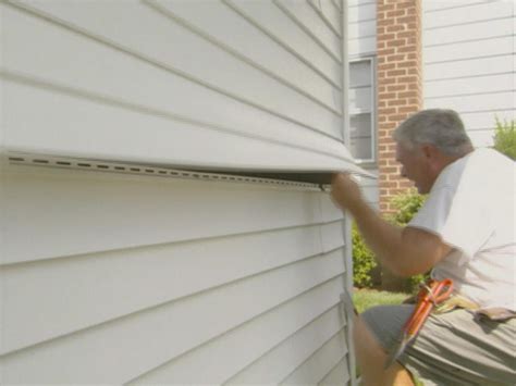 Tips on Installing Vinyl Siding | DIY