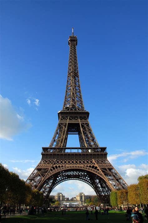 File:Eiffel Tower from Champ de Mars.jpg - Wikimedia Commons