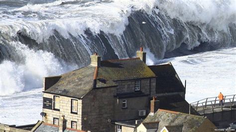 Week in pictures: 8-14 February 2014 | Portland dorset, Pictures of the week, Waves