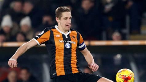 Double injury blow for Hull with Michael Dawson and Abel Hernandez ruled out - Eurosport