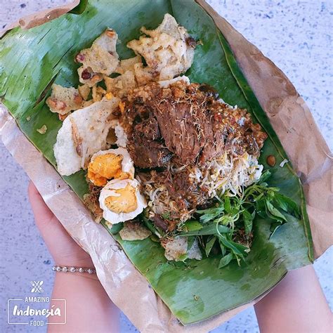 Nasi Pecel Bu Djoyo, Kuliner Legendaris yang Fenomenal di Surabaya