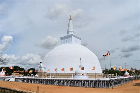 Ruwanwelisaya Stupa (Illustration) - World History Encyclopedia