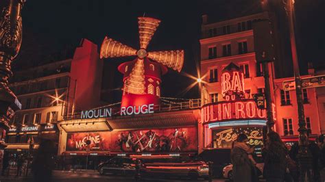 Assim é o espetáculo do Moulin Rouge em Paris - Hellotickets