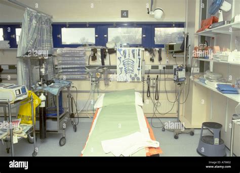 Accident and emergency resuscitation room Stock Photo - Alamy