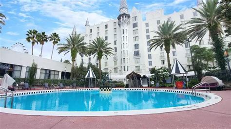 The Castle Hotel Orlando International Drive | Hotel Tour – Endless Summer Florida