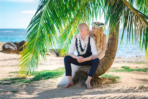 Hawaii Beach Weddings and Vow Renewals - Packages, Locations, and Tips!