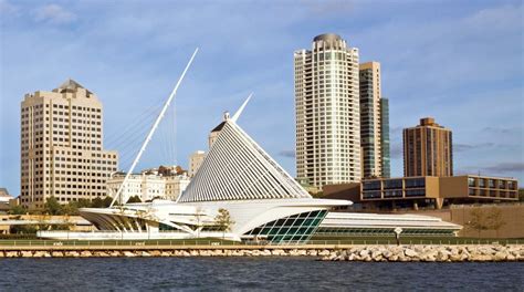 Milwaukee Art Museum (MAM) | History, Collection, Architects, & Facts ...