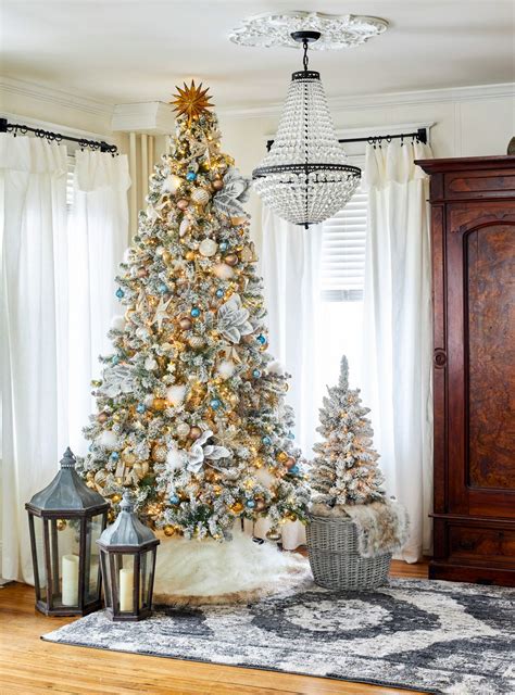 31 Stunning Ways to Decorate a White Christmas Tree