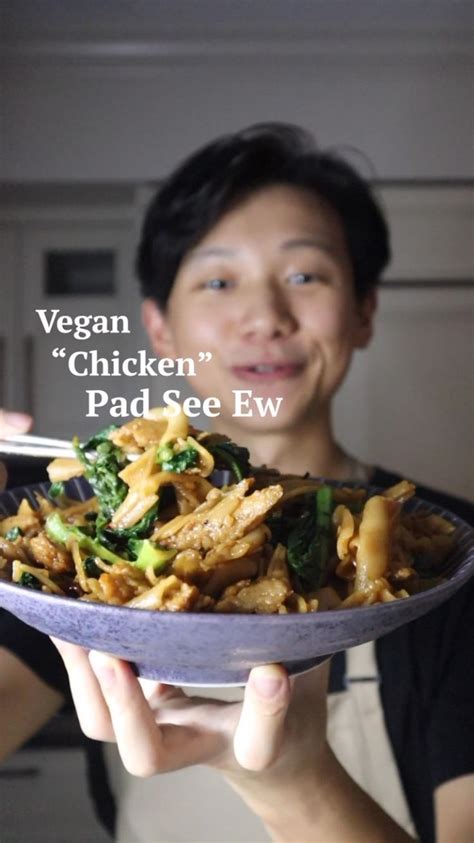 chez.jorge on Instagram: PAD SEE EW #VEGAN. Just like your favorite Thai take-out — rice noodles ...