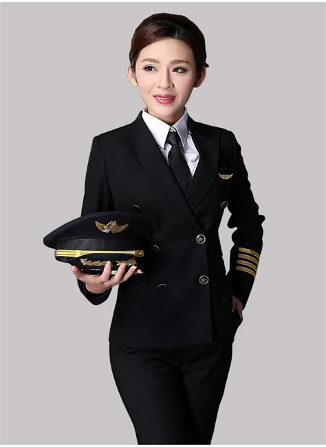 Pin by Suttirux Yimyam on a | Female pilot, Pilot uniform, Airplane pilot