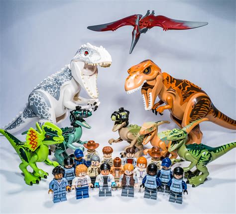 Lego Jurassic World Minifigures and Dinosaures - a photo on Flickriver