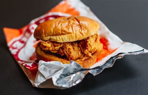 Popeyes Plans to Sell Chicken Sandwiches for $1 on Black Friday – Knee Grow News