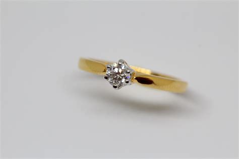 무료 이미지 : 노랑, 결혼, 보석류, 금, 귀걸이, 캐럿, 다이아몬드 반지, 패션 액세서리 5184x3456 ...