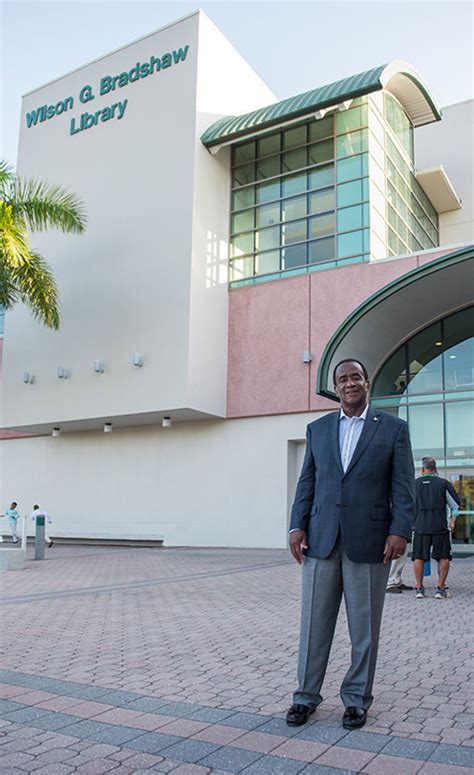 FGCU library named for Wilson G. Bradshaw - FGCU 360