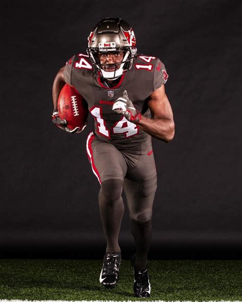 Tampa Bay Buccaneers Old Uniforms - The tampa bay buccaneers organization is one of the most ...