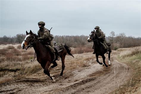 Polish soldiers patrolling the Belarusian border on horses [1620x1080 ...