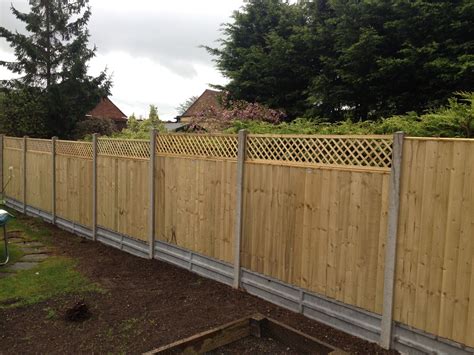 Garden Fence: close board panels Concrete posts and gravel boards 12 ...