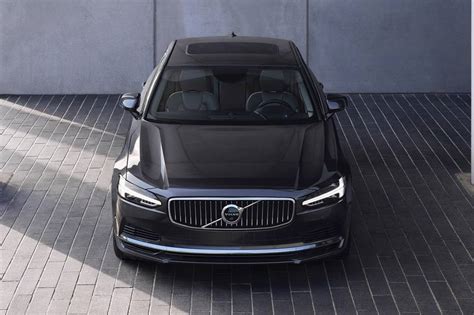 Used 2021 Volvo S90 Plug-in Hybrid Review | Edmunds