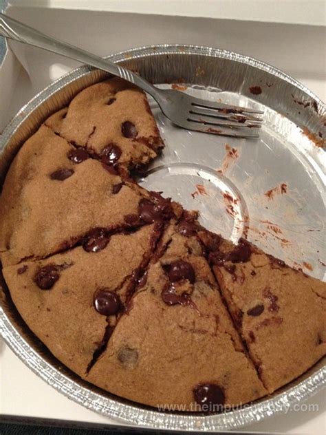 REVIEW: Pizza Hut Ultimate Hershey’s Chocolate Chip Cookie - The ...