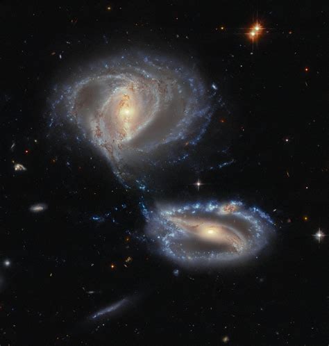 Hubble Space Telescope reveals an unexpected galaxy trio (photo) | Space