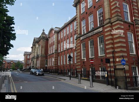 Red brick university building sheffield hi-res stock photography and ...