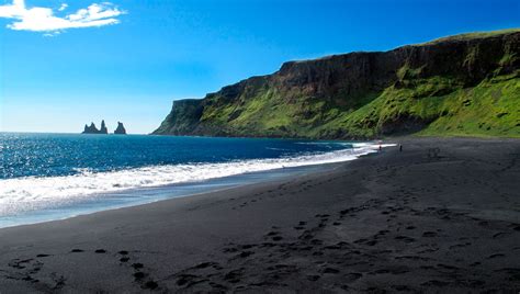 Vik, the stunning black sand beach in Iceland - Mexico Travel Channel