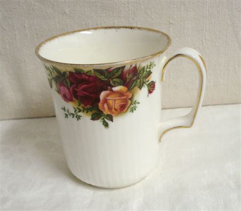 Royal Albert bone china mug Old Country Roses excellent vintage England hc3256