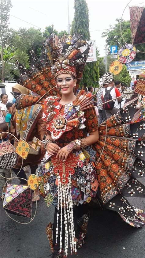 Arakan-Arakan Pekan Batik Nusantara 2016 | Kostum karnaval, Karnaval ...