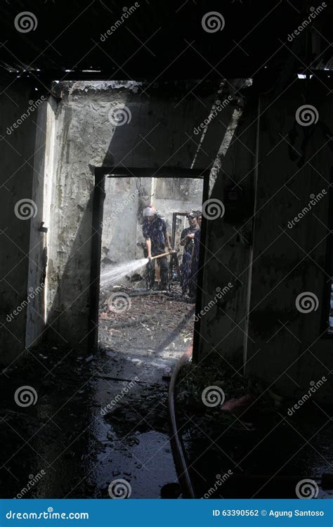 Firefighters Extinguish Fire Burning Home Editorial Photography - Image of burned, officers ...