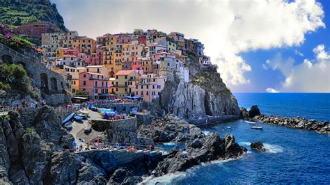 Manarola (Italy) - backiee