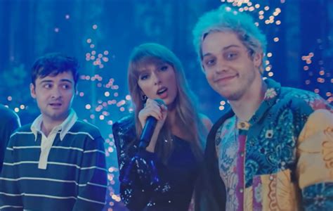 Taylor Swift joins Pete Davidson in 'SNL' sketch about 'three sad virgins'