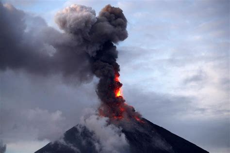 Mount Mayon: Philippines' most active volcano spews ash over towns as ...