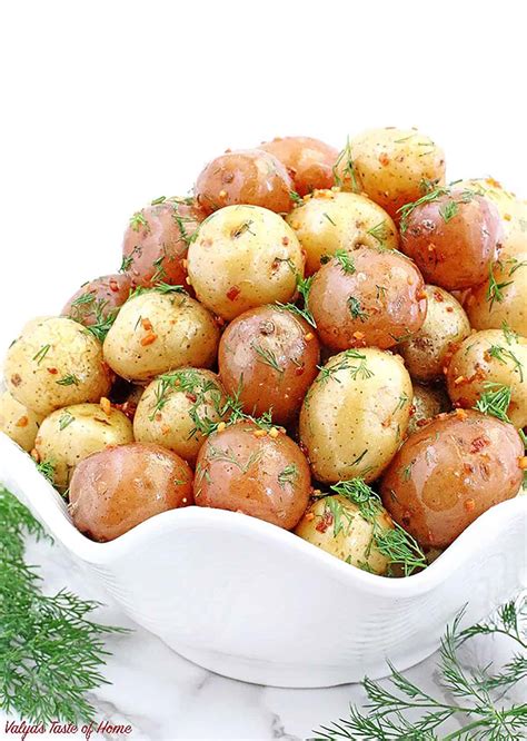 Oven Roasted Baby Potatoes (with Garlic Butter and Dill)