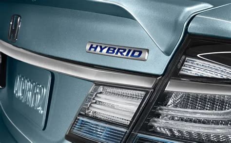 Bosak Honda Presents 2014 Honda Civic Hybrid Review