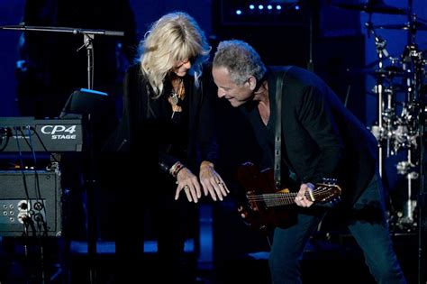 Lindsey Buckingham, Christine McVie Play Fleetwood Mac’s ‘Tusk’: Watch ...