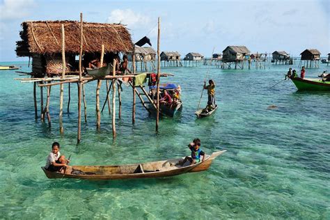 A Badjao village, Sulu Sea, Philippines : VillagePorn