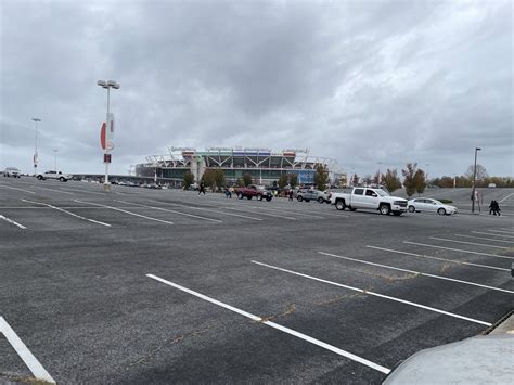 Kevin Seifert on Twitter: "It’s nuts here already in the FedEx Field parking lot."